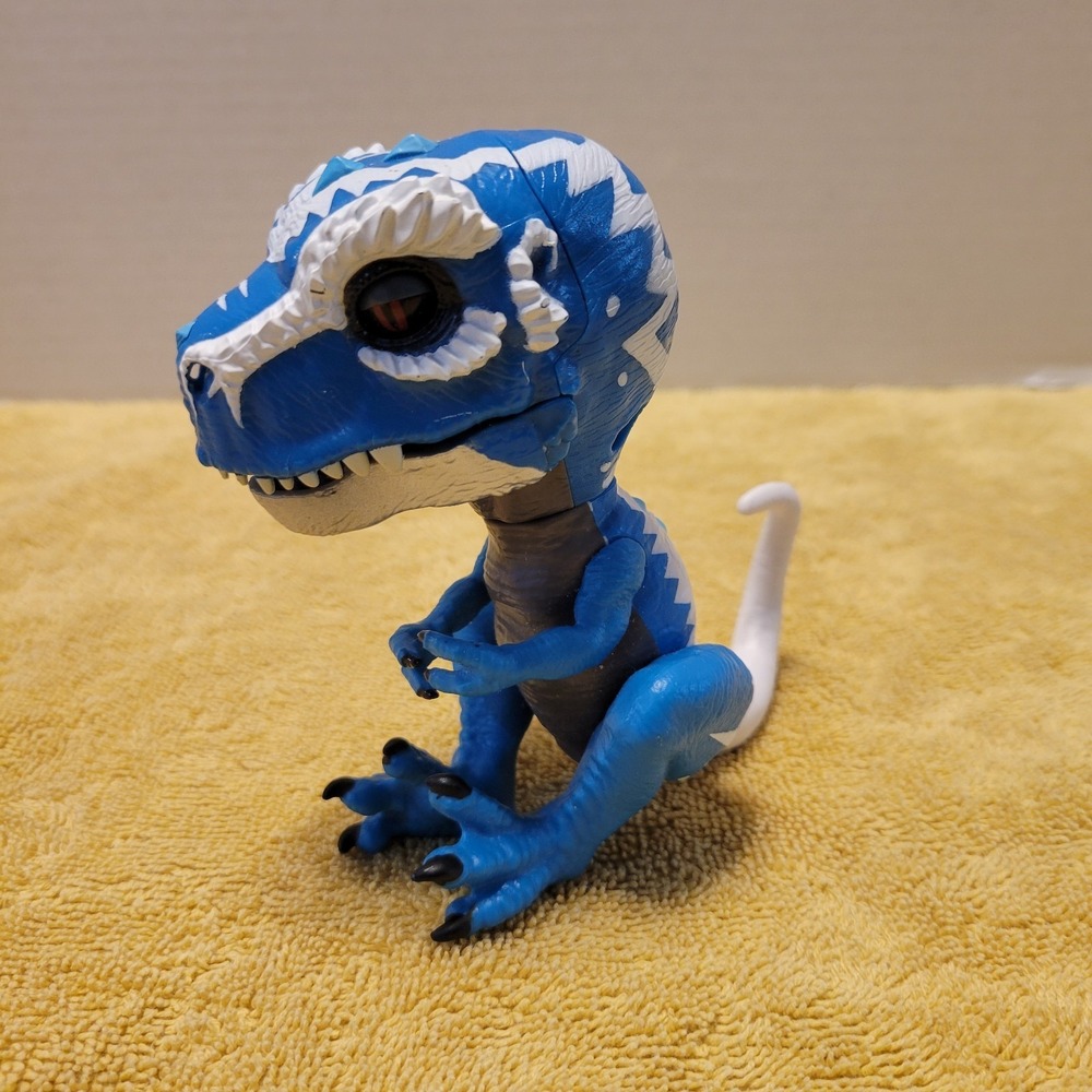 WowWee‎ Fingerlings Ironjaw blue T Rex figure